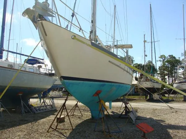 Slide: The Image of Pacific Seacraft Cutter 1995 - 2