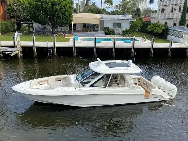 Slide: The Image of Boston Whaler 380 Realm 2020 - 2