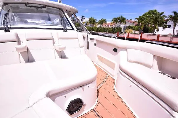 Slide: The Image of Boston Whaler 380 Realm 2020 - 7