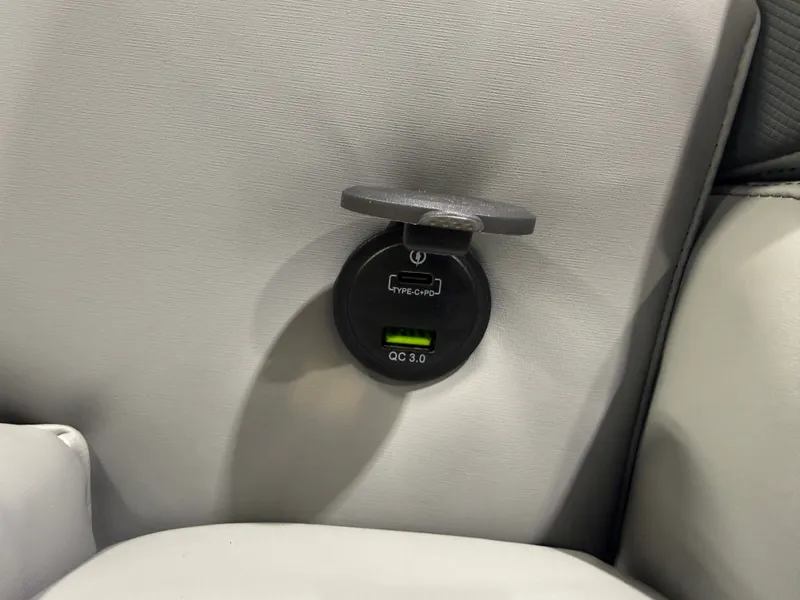 Slide: The Image of USB charging port in Tahoe LTZ 2385 VRB 2026. - 29