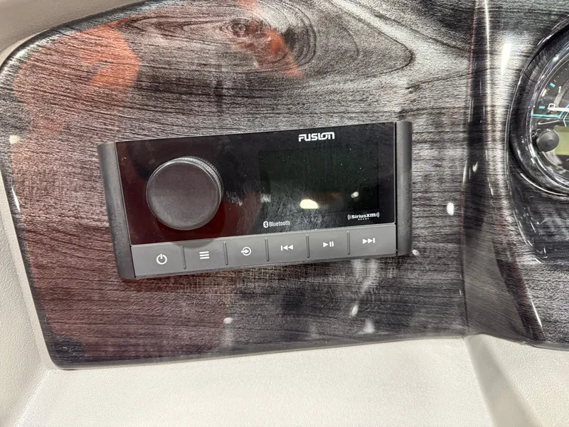 Slide: The Image of Fusion audio system in Tahoe LTZ 2385 QLS 2026 boat. - 15