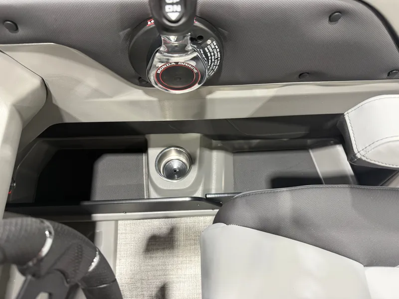 Slide: The Image of Interior of Tahoe LTZ 2385 QLS 300HP, gear shift and cup holder. - 18