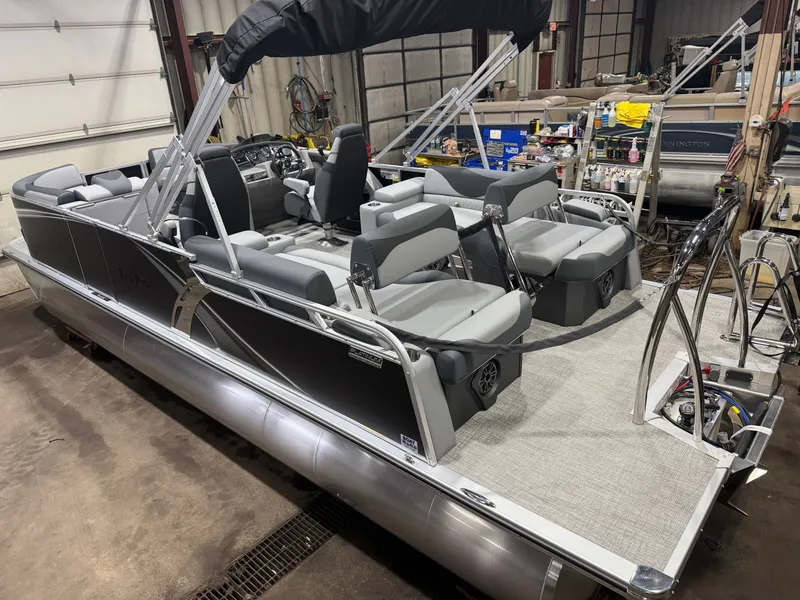 Slide: The Image of Tahoe LTZ 300HP QLS 2385 Quad Lounge Shift Tritoon 2026 - 47