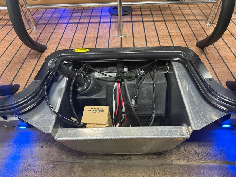 Slide: The Image of Bentley Pontoons Elite 300HP 253 Swingback Tritoon 2026 - 44