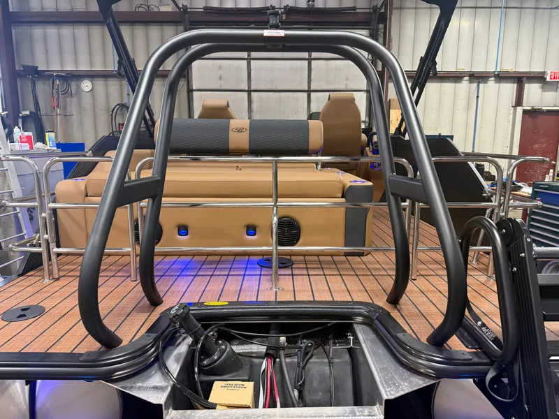 Slide: The Image of Bentley Pontoons Elite 300HP 253 Swingback Tritoon 2026 - 46