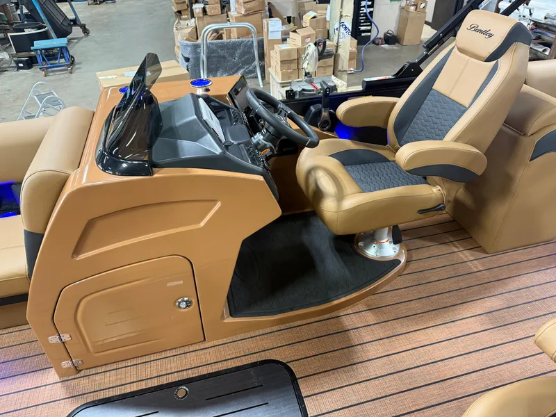 Slide: The Image of Bentley Pontoons Elite 300HP Admiral 253 Quad Lounge Tritoon 2026 - 14