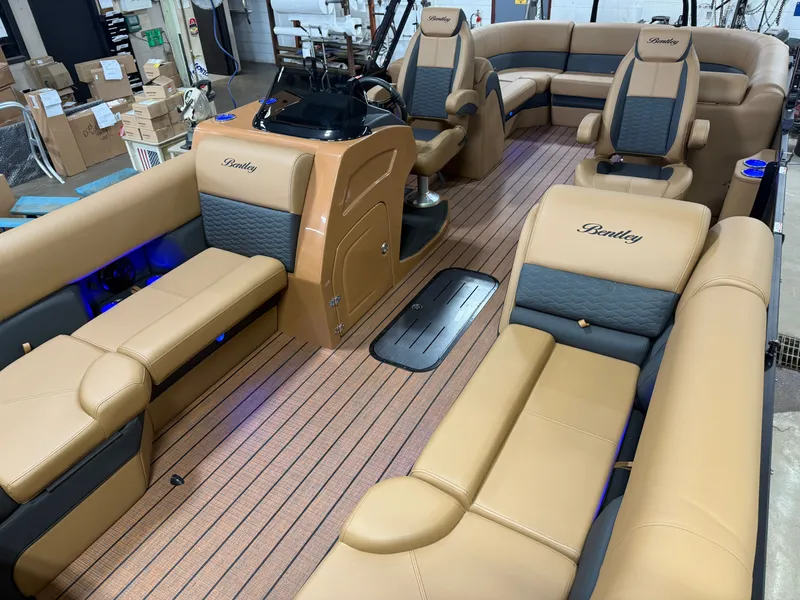 Slide: The Image of Bentley Pontoons Elite 300HP Admiral 253 Quad Lounge Tritoon 2026 - 33