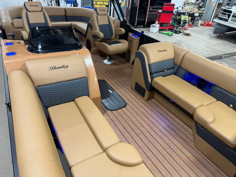 Slide: The Image of Bentley Pontoons Elite 300HP Admiral 253 Quad Lounge Tritoon 2026 - 34