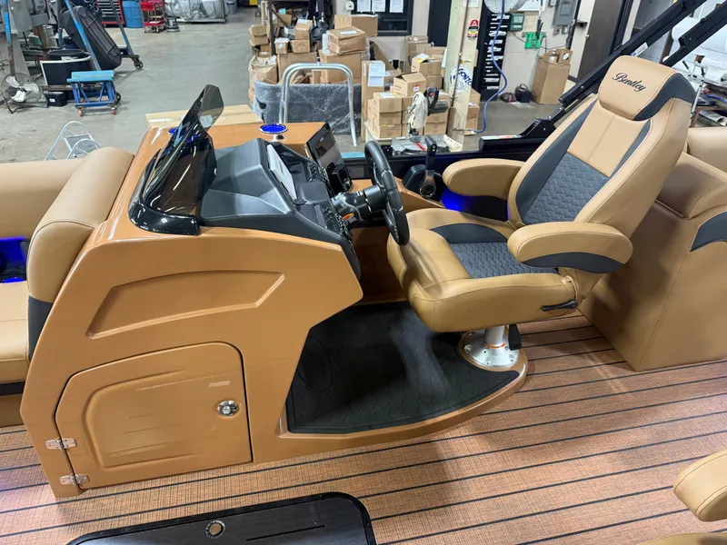 Slide: The Image of Bentley Pontoons Elite 300HP Admiral 253 Quad Lounge Tritoon 2026 - 37