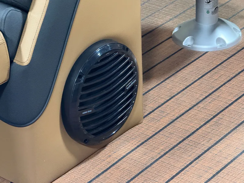 Slide: The Image of Bentley Pontoons Elite 300HP Admiral 253 Quad Lounge Tritoon 2026 - 41