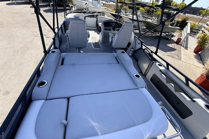 Slide: The Image of 2026 Avalon 2385 LSZ Versatile Rear Bench, Tri Toon High Performance boat interior. - 12