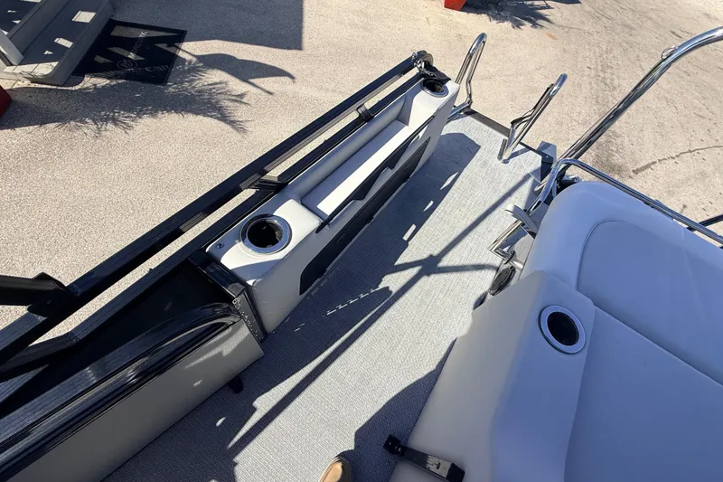 Slide: The Image of 2026 Avalon 2385 LSZ Versatile Rear Bench, Tri Toon High Performance interior view. - 14