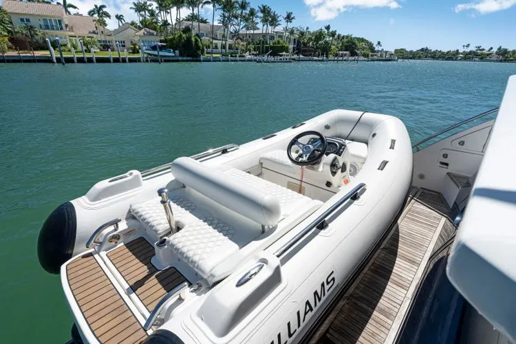 Slide: The Image of 2020 Azimut 60 Fly - Image 13 - 13