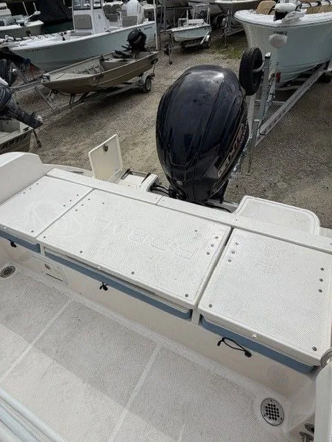 Slide: The Image of Robalo R230 Center Console 2022 - 15