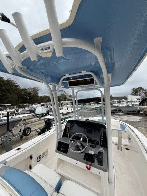 Slide: The Image of Robalo R230 Center Console 2022 - 19