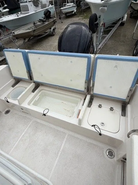 Slide: The Image of Robalo R230 Center Console 2022 - 4
