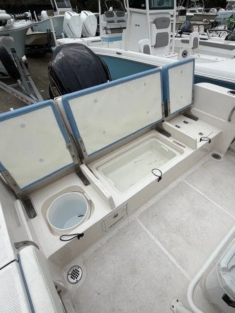 Slide: The Image of Robalo R230 Center Console 2022 - 5