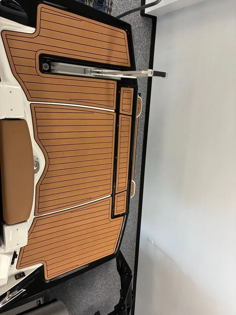 Slide: The Image of Crownline Boats 288 SS 2026 - 11