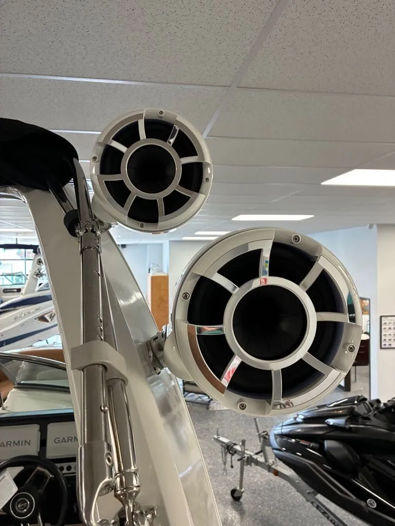 Slide: The Image of Crownline Boats 288 SS 2026 - 12