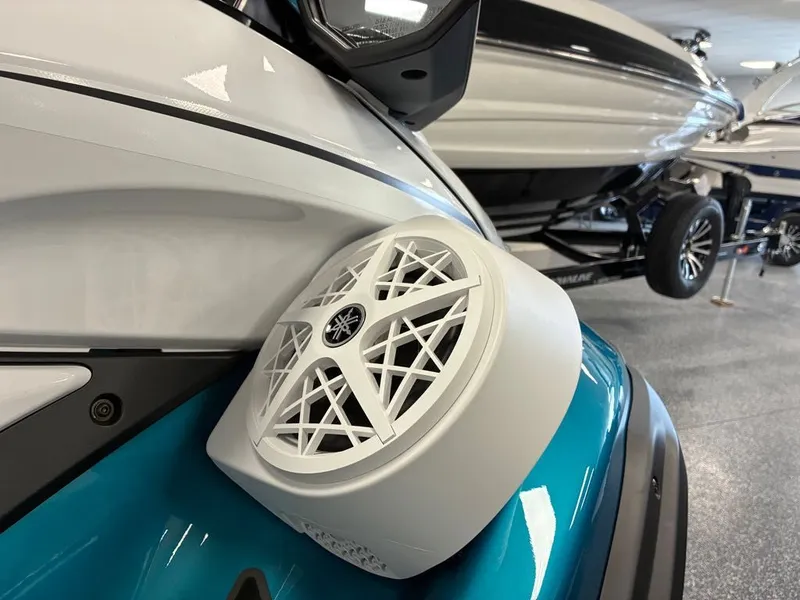 Slide: The Image of Yamaha FX Cruiser H.O. w/Audio 2026 - 5