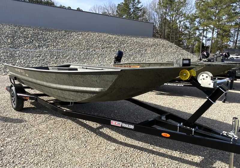 Slide: The Image of War Eagle 860LDV 2026 on trailer, displayed outdoors. - 3