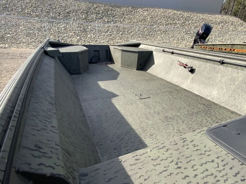 Slide: The Image of War Eagle 860LDV 2026 boat with spacious interior. - 8