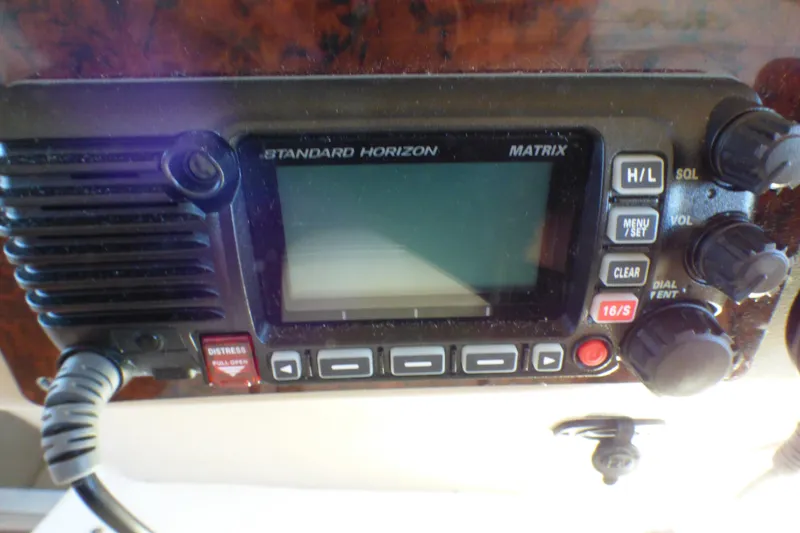 Slide: The Image of Standard Horizon Matrix radio on 2002 Sea Ray 340 Sundancer boat dashboard. - 40