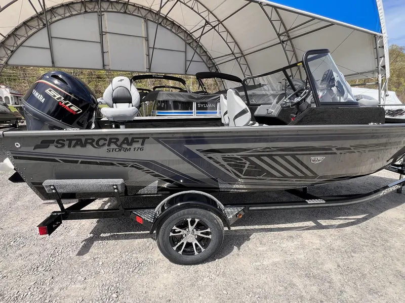 Slide: The Image of Starcraft Storm 176 DC Pro SE 2026 boat with Yamaha engine. - 15