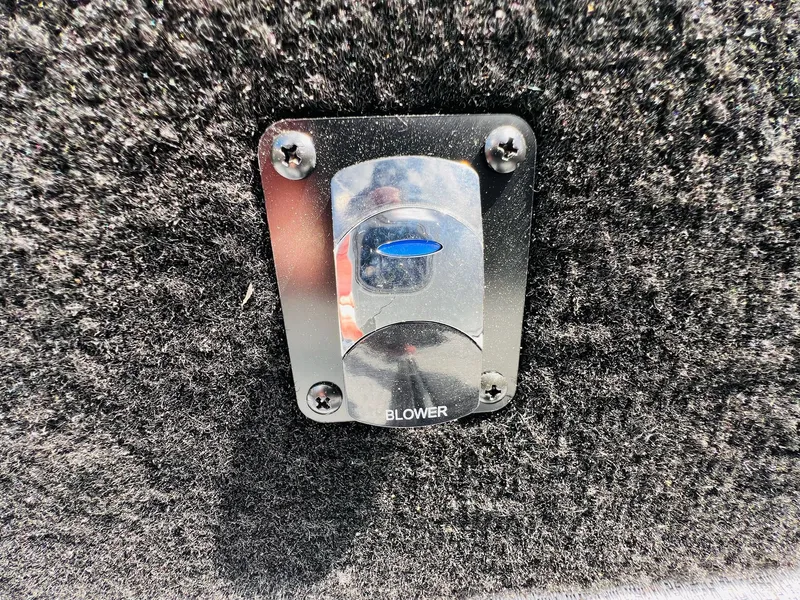 Slide: The Image of Blower switch in Starcraft Delta 178 DC boat, year 2026. - 44