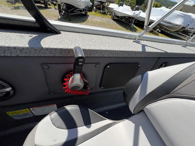 Slide: The Image of Interior of a 2026 Starweld Fusion Pro 18 DC boat. - 16