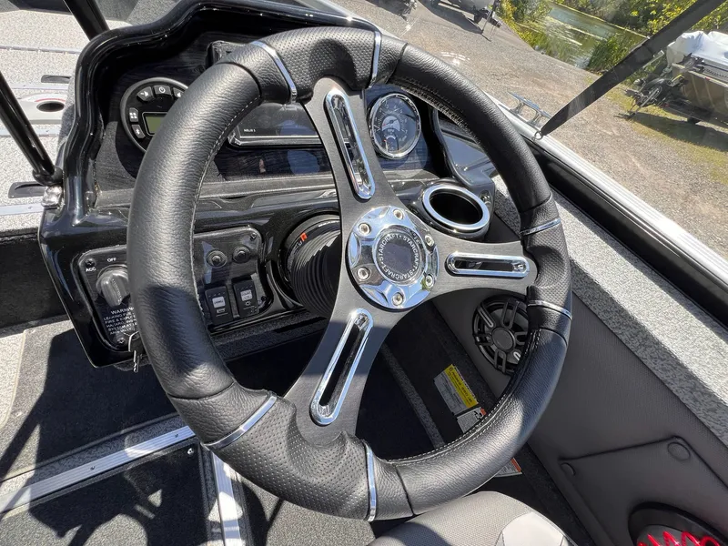 Slide: The Image of Steering wheel of Starweld Fusion Pro 18 DC boat, year 2026. - 5
