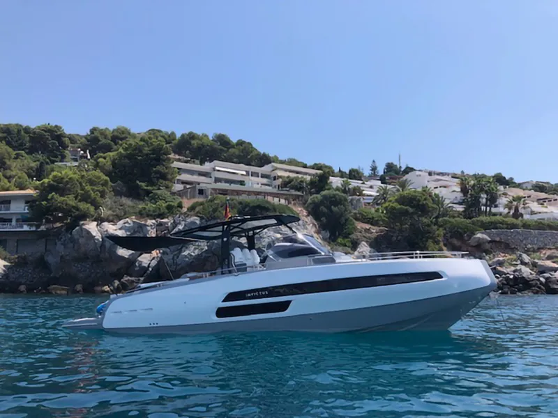 Slide: The Image of Invictus 370 GT 2018 - 0