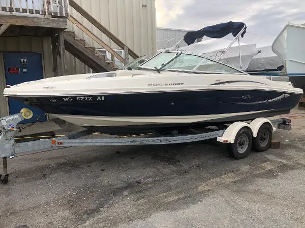 Slide: The Image of Sea Ray 205 Sport 2010 - 1