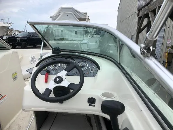 Slide: The Image of Sea Ray 205 Sport 2010 - 5
