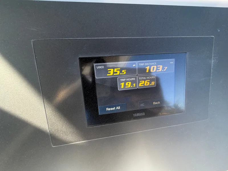 Slide: The Image of Yamaha display on Everglades 243 Center Console boat, 2023 model. - 17