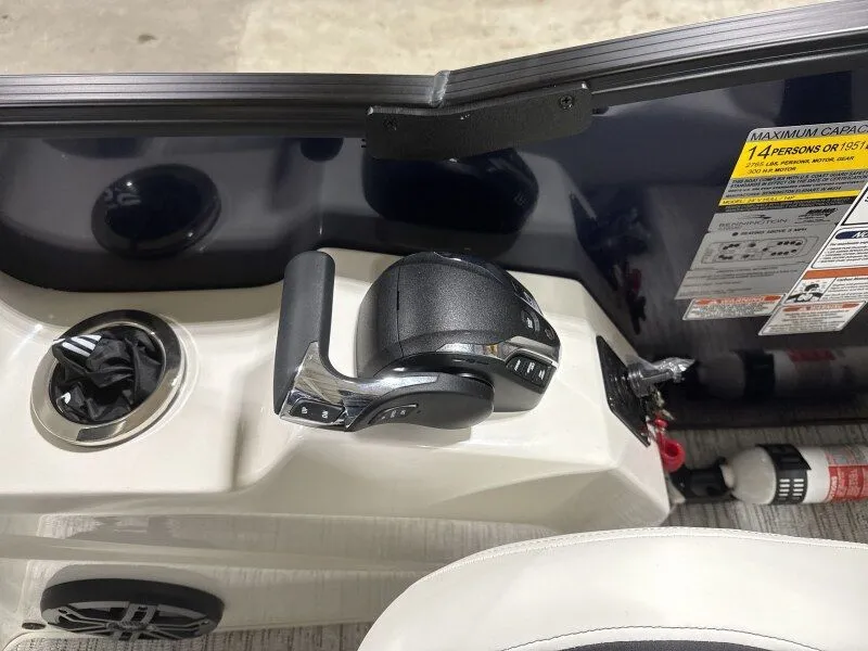 Slide: The Image of Bennington 25RTFB 2026 control console with throttle and safety information. - 10