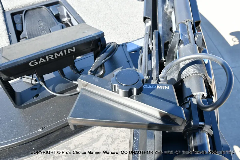 Slide: The Image of Garmin device mounted on Nitro Z19 XL Pro 2026 boat. - 27