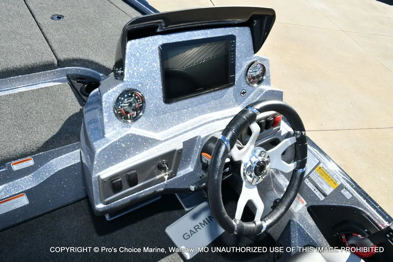 Slide: The Image of Dashboard of Nitro Z19 XL Pro 2026 with Garmin display. - 40