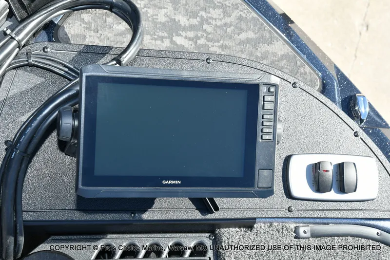 Slide: The Image of Garmin display on Nitro Z19 XL Pro 2026 boat. - 48