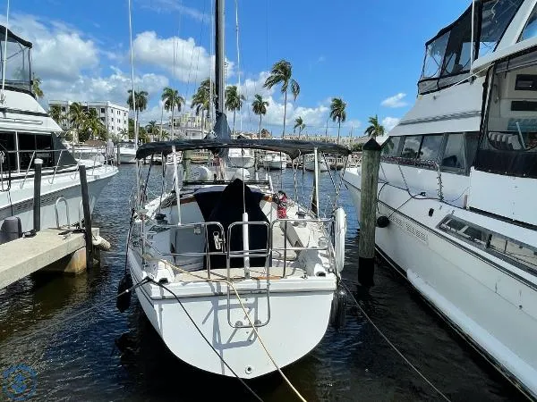 Slide: The Image of Catalina 36 MK I 1984 - 2