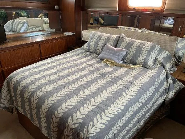 Slide: The Image of Hatteras 40 Motor Yacht 1989 - 2