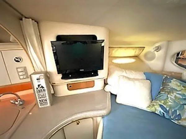 Slide: The Image of Sea Ray Sundancer 310 2000 - 6