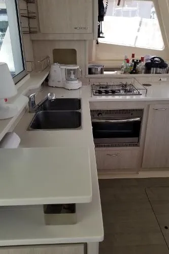 Slide: The Image of Catamaran Leopard Owners Version 2015 - 9