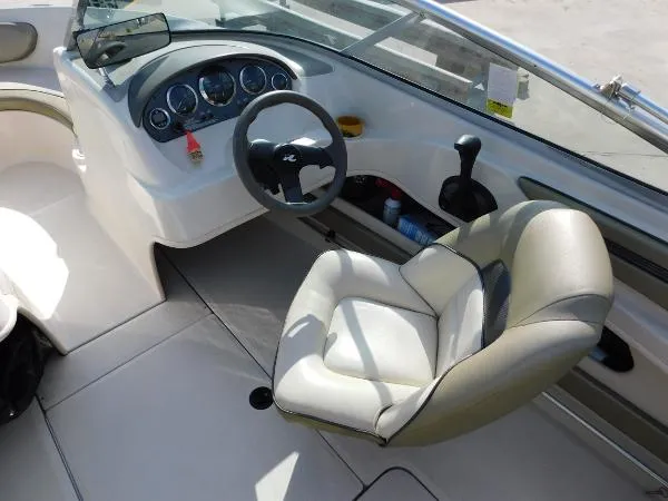 Slide: The Image of Sea Ray 200 Sport 2004 - 5