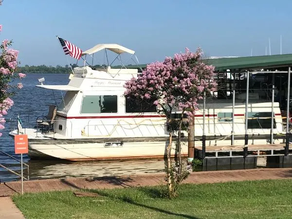 Slide: The Image of Harbor Master 470 Flybridge 1984 - 0