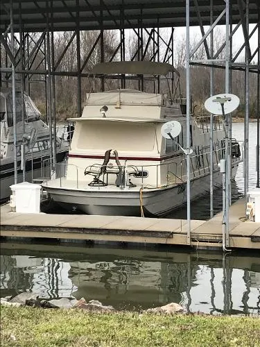 Slide: The Image of Harbor Master 470 Flybridge 1984 - 2