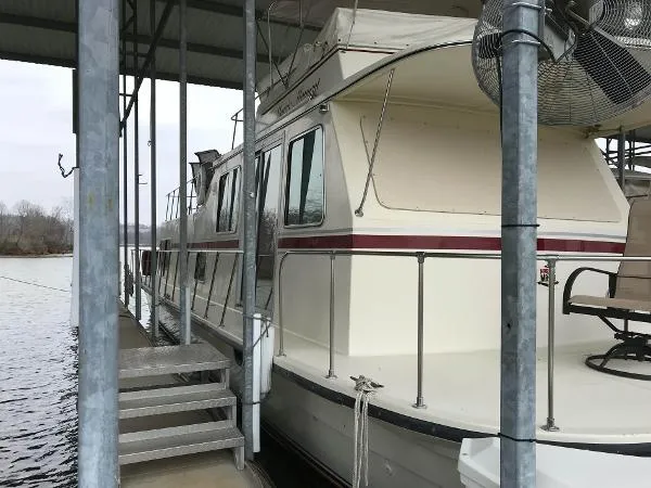 Slide: The Image of Harbor Master 470 Flybridge 1984 - 3