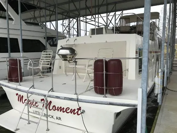 Slide: The Image of Harbor Master 470 Flybridge 1984 - 4