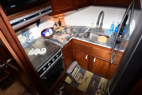 Slide: The Image of Hatteras Double Cabin Motor Yacht 1973 - 10