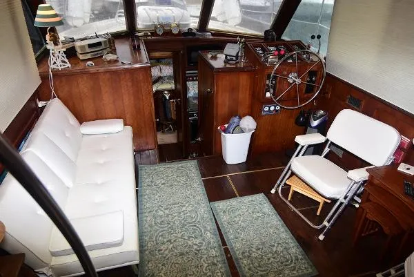 Slide: The Image of Hatteras Double Cabin Motor Yacht 1973 - 5